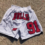 Double contrast bulls print shorts
